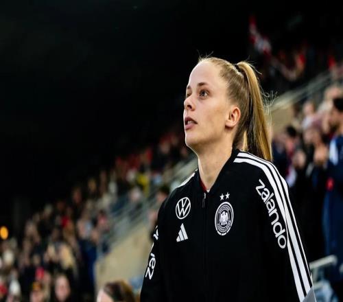 德国女足9球开局后藏了个隐患：主力射手刚官宣跳槽