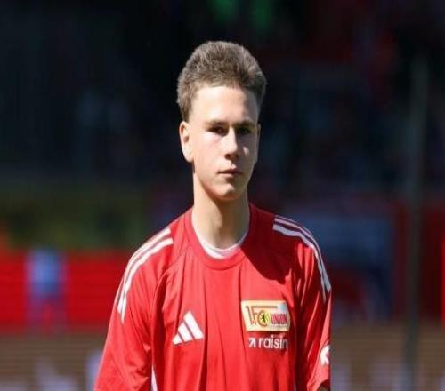 德甲首位“10后”球员来了刚满16岁的他还会有机会