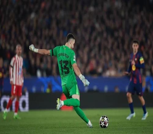 欧冠半决赛前夜：一块草皮引发的战术博弈