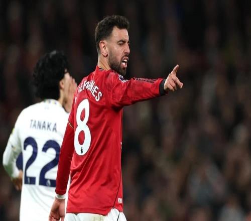 今天凌晨输了一场球后，曼联才终于回到媒体关注的视野