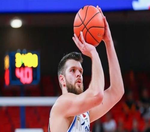 大外援终于来了！CBA老熟人，战广东曾轰50+18，杜锋这次捡到宝了