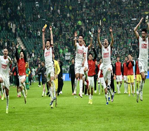 2：1逆转绝杀北京国安，成都蓉城凭啥“亮剑”领跑