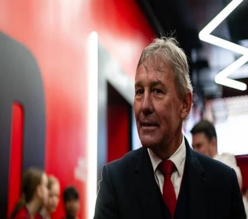 邮报:卡里克邀请罗布森到卡灵顿观看训练,后者二月已曾来访