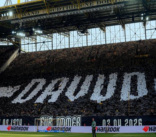 R.I.P.,多特球迷通过TIFO致敬已故的球迷项目工作人员达乌德