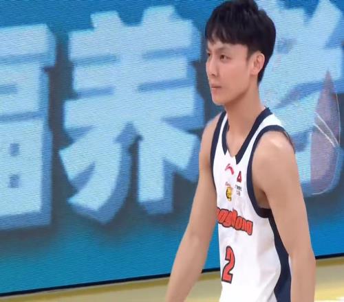 不打了！广东最强中锋获NBA多队试训邀请，或成下一个中国NBA球员