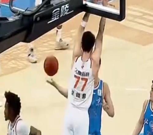 手感糟糕，张镇麟首发出场34分钟，10中2&三分3中0仅得4分