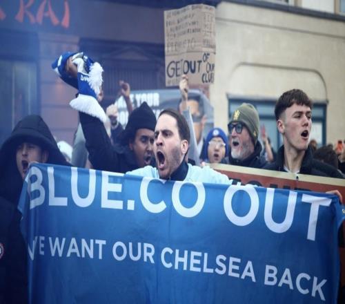 输曼城火上浇油，踢曼联赛前切尔西球迷组织将游行抗议BlueCo