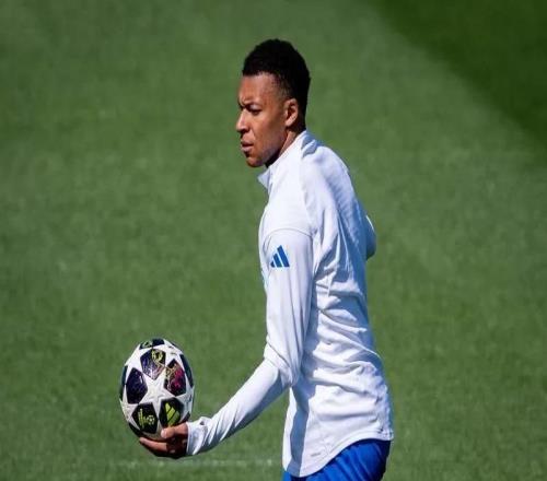 姆巴佩带伤入选:皇马欧冠生死战的23人名单逻辑