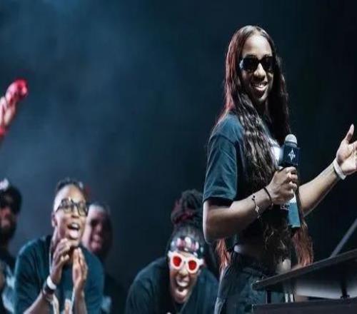 WNBA首份百万合同诞生：一个时代拐点