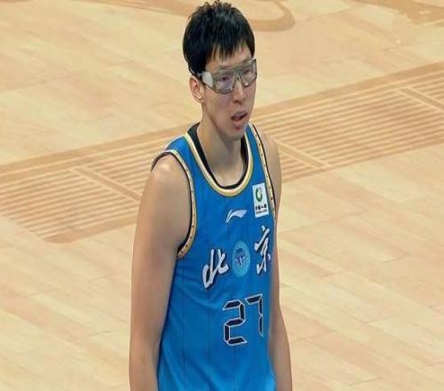 麦基10中9，北京男篮17分大胜青岛周琦斩获两双边缘外援复苏