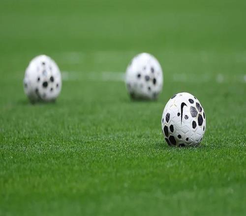 欧冠夜前：巴黎集体致敬对手前锋