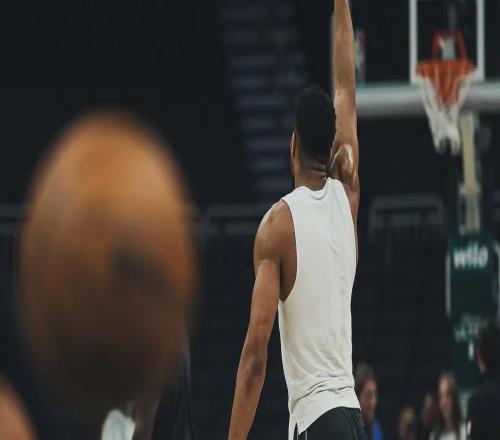 下课不可怕，换个身份继续骂他们从冠军球队沦为“史上最乱”