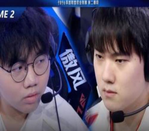 被爆烂掉了JackeyLove在与Jiaqi交手的两个Bo3中仅拿下4次击杀