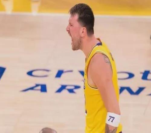 东契奇湖人首季33.5分夺得分王,65场规则成唯一遗憾