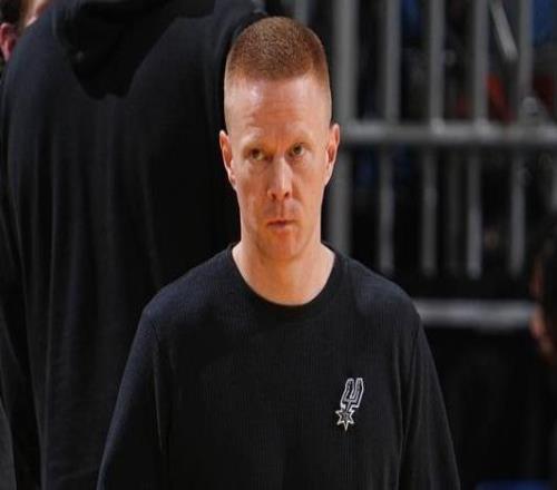 马刺助教肖恩斯威尼成休赛期热门主帅人选