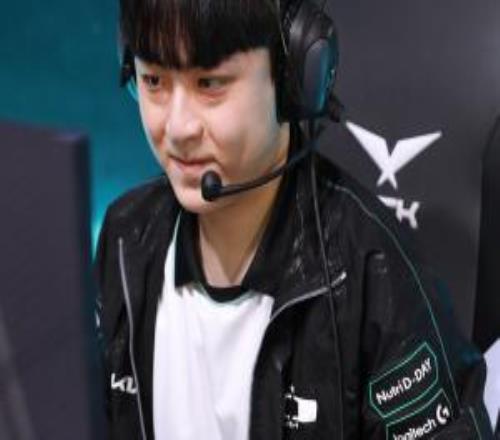 惨遭让一追二！吧友们觉得DK本场失利谁的问题最大