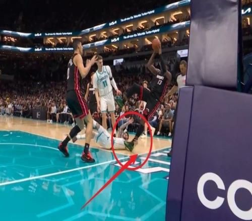 香珀特谈阿德巴约伤势意外不幸三球并非故意犯规_NBA直播