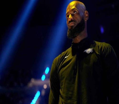 湖人队詹姆斯看黄蜂打热火直播史诗级失误后,一度以为自己眼花了