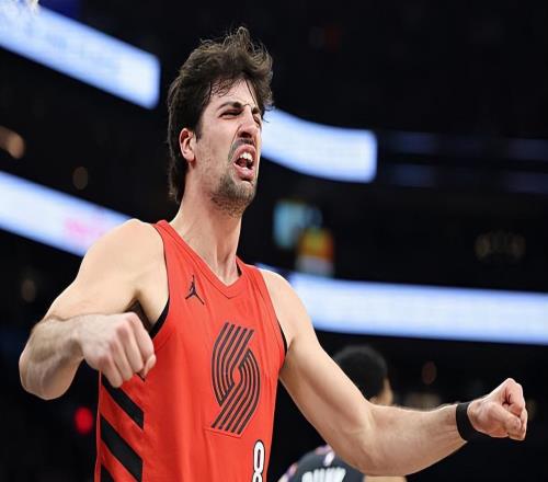 打出了巨星级别的表现！锋线球星是开拓者当之无愧的领军人物