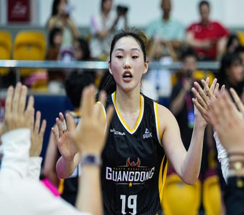 恭喜!中国女篮20岁1米93新星崛起:宫鲁鸣栽培她,契合李月汝