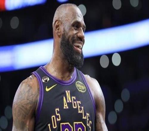 曝詹姆斯的团队与湖人没有完全排除其下赛季回归的可能性