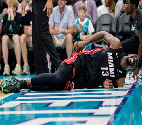 裁判回应争议!三球拉拽阿德巴约不能回看后续联盟决定是否升级