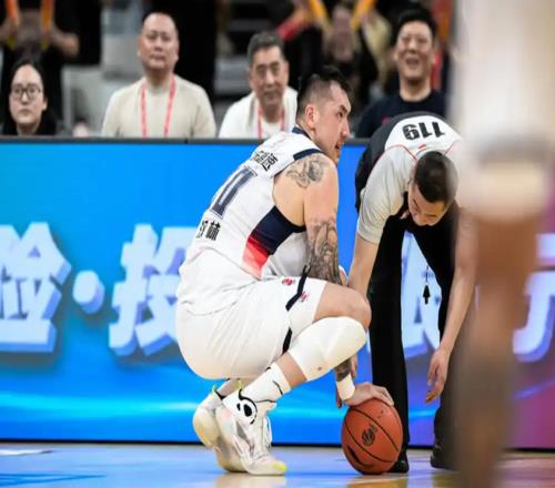 崩盘！山东男篮8187负北控，四连败跌出前六，陶汉林空砍两双
