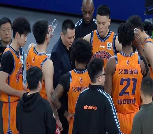 随着辽宁取胜、山东输球,CBA乱了:广东北京争四强,辽宁冲前八