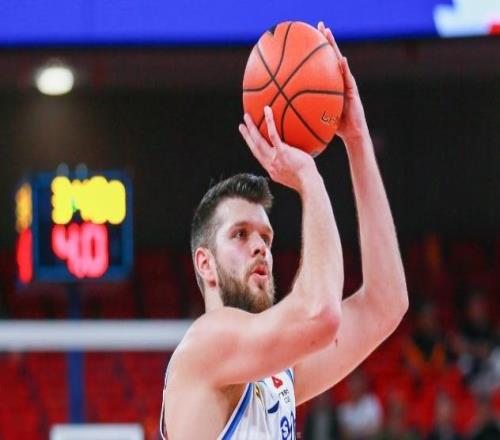 广东男篮签约拉科塞维奇：补强最大短板昔日战广东狂轰50+18