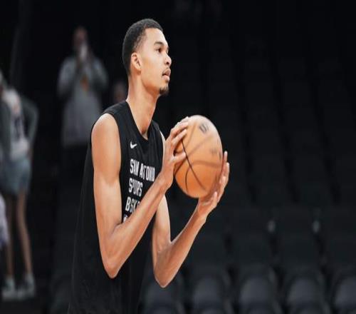 文班亚马一句旧账让季后赛直接变战场！