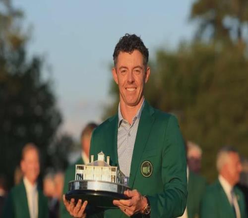 湖人主帅迟到发布会：高尔夫比篮球更抓人心