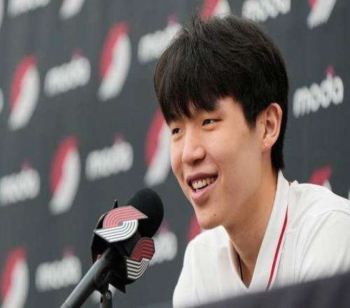 杨瀚森躺赢季后赛！8年等待后，中国篮球回来了