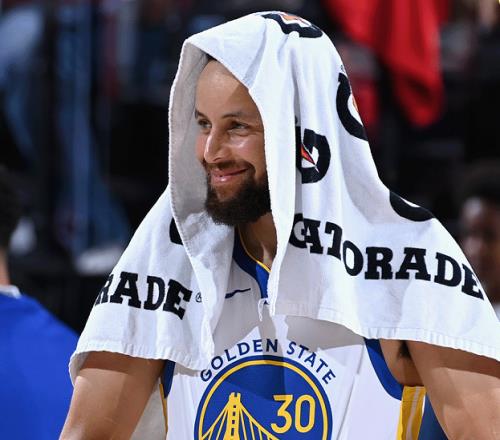 马克西31+6无缘今日最佳!对不起,你碰到暴走的库里了