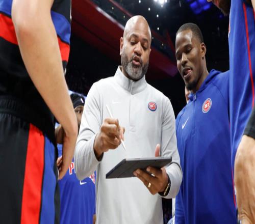 恭喜!比克斯塔夫斩获本赛季汤姆贾诺维奇奖:战胜芬奇科尔等四人