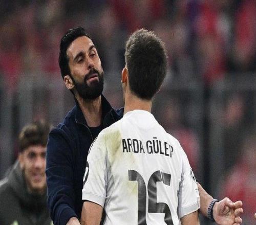 阿尔贝奥拉庆祝68米进球时，发现了什么