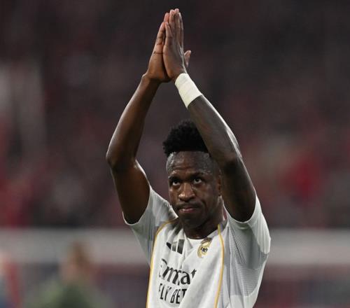 欧冠出局!皇马2大巨星现场吵架熊皇反击贝林:你给我闭嘴