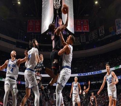 马克西31分6助攻贝恩34分76人胜魔术晋级季后赛