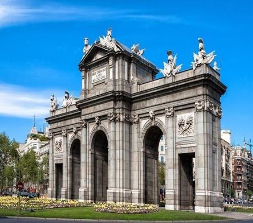 欧冠生死战:红牌争议是救命稻草还是遮羞布