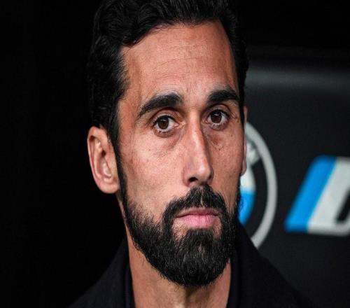 21战7负，阿韦洛亚执教皇马的输球场次已经超过阿隆索时期