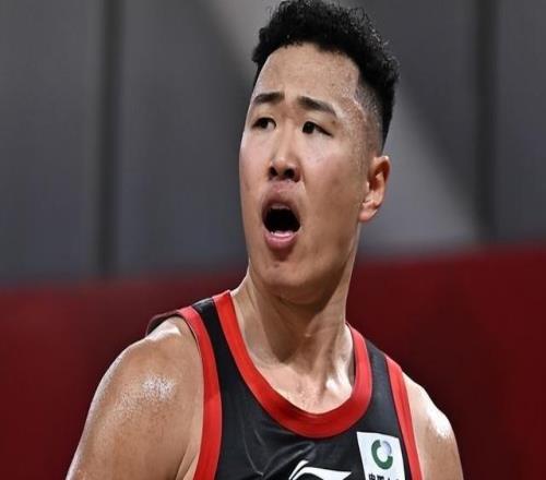 贺希宁：没想取得多大成就挣多少钱希望通过自己让更多人热爱篮球