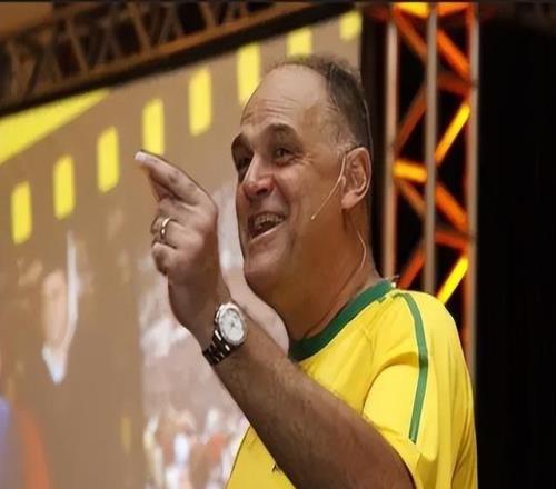 致敬施密特：NBA之外最强大的得分手科比的童年偶像