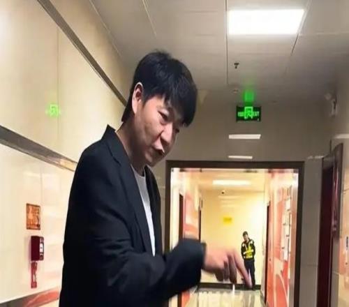 五连败之后邱彪情绪失控，经典三连问甩锅给球员，球迷心凉了