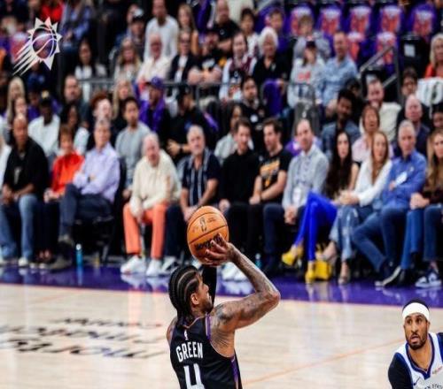 天崩开局！勇士首节1533落后太阳18分全队三分9中1狂送8失误