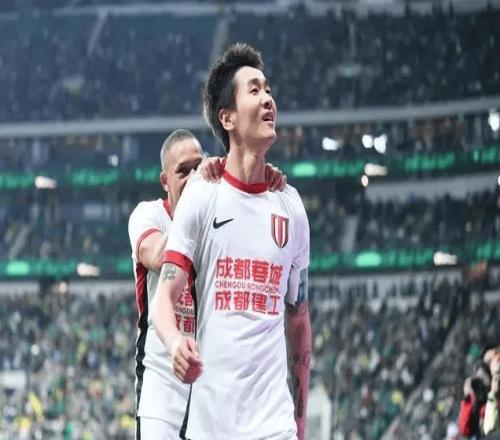 中超第6轮蓉城10克武汉三镇，6轮不败登顶，三镇保级堪忧