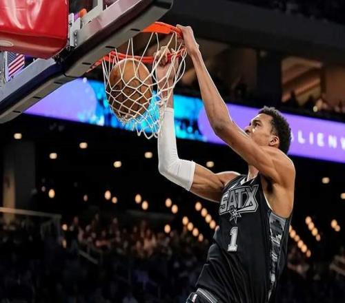 文班首场季后赛14分3帽！两节就把联盟未来扛肩上