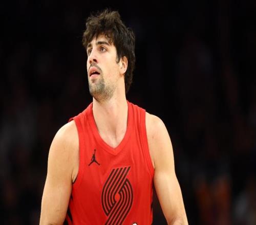 G1开拓者98111马刺球员评价：阿夫迪亚满分，2人及格，6人低迷