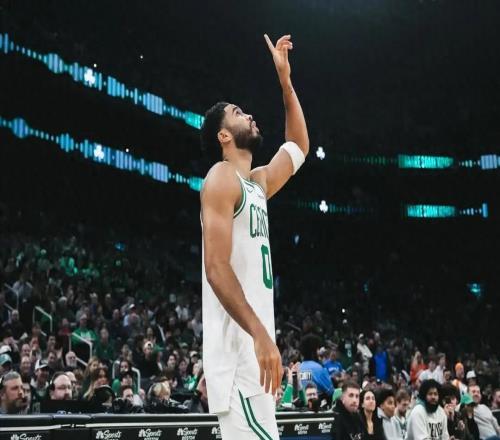 G1狂胜32分破纪录，獭兔25+11+7超偶像科比！难怪骑士提前挑对手