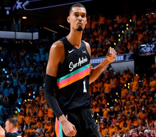 季后赛首秀35分！就在今天，一项邓肯保持的NBA纪录被文班打破了