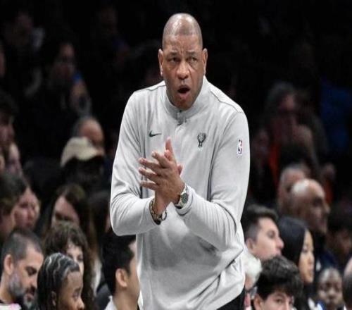 执教太累前雄鹿主帅里弗斯自曝想退休，转头却盯上管理层