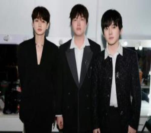 要个微信很难吗网友翻出Bin、JKL与汪苏泷的合照